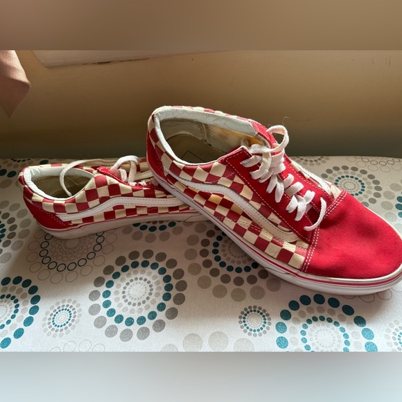Vans Classic Red & White Checkered 
Pre-love, Sneakets
Men’s 9/women’s 10.5 - Picture 7 of 10